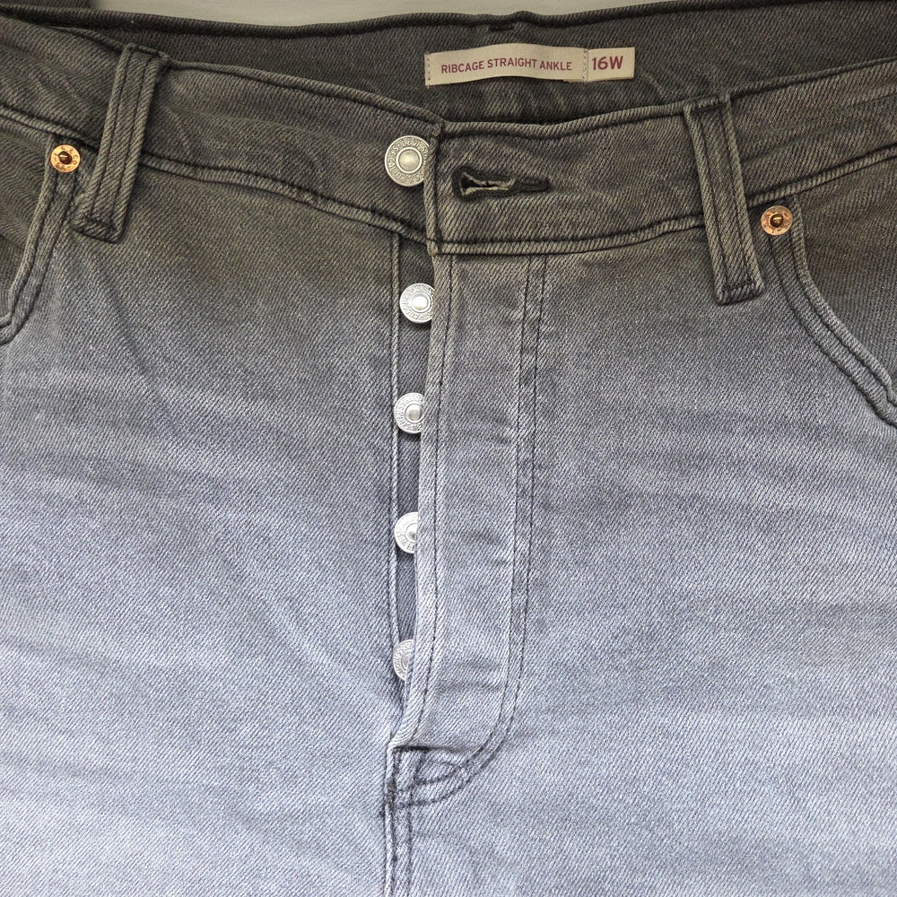 Levi's Women's High Rise Gray Jeans - Picture 6 of 12